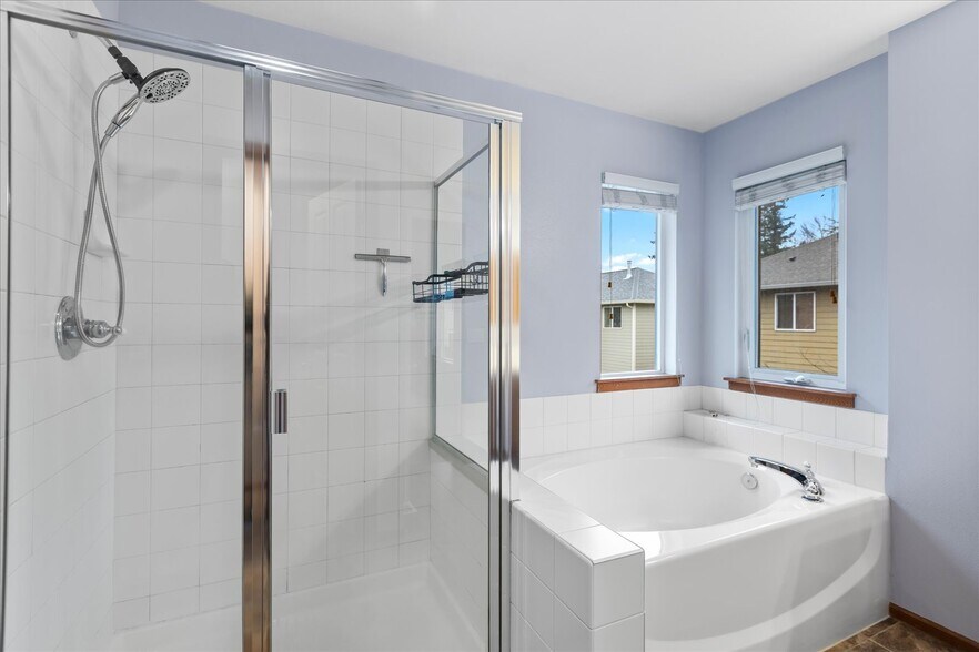 Building Photo - 5926 SE 2nd Ct