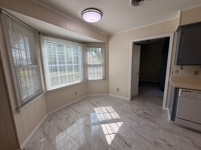 Building Photo - 2604 McArthur Dr