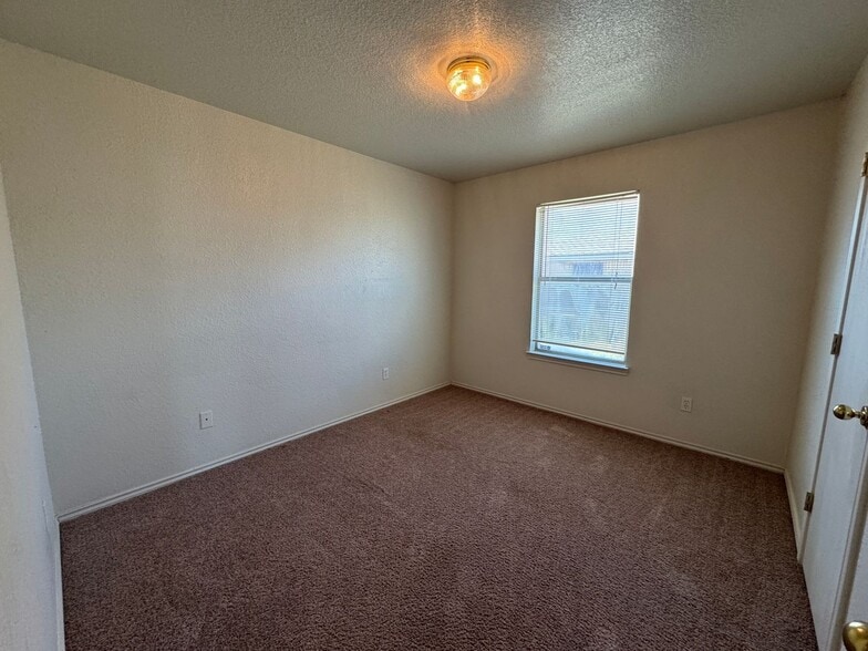 Building Photo - 2801 Alma Dr