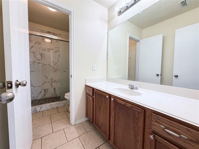 Building Photo - 1910 Pin Oak Ln