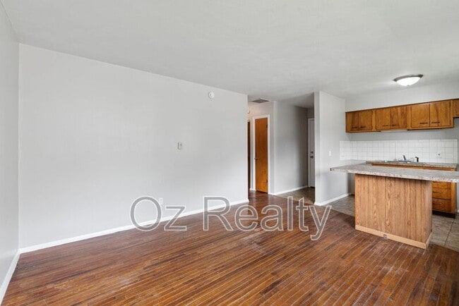 Building Photo - 4111 Parrakeet Ave