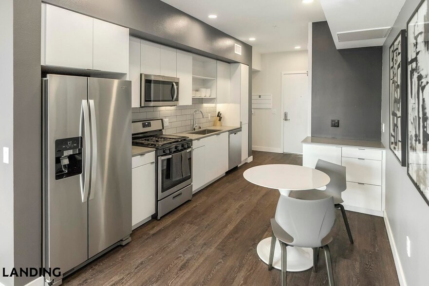 Building Photo - 949 Cleveland St