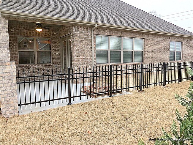 Building Photo - 6615 W Valley View Rd