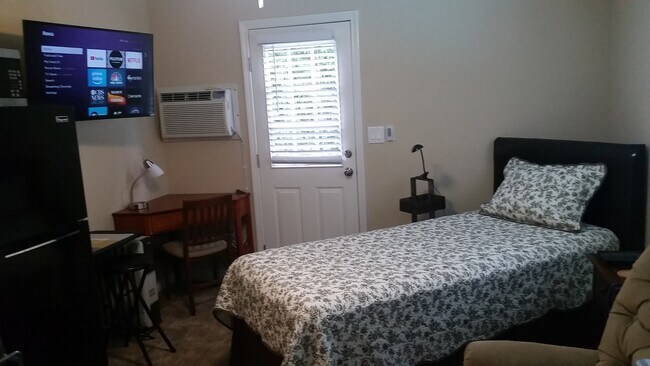 Building Photo - 19391 Newhaven Ln