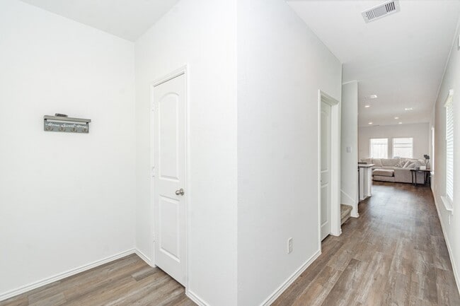 Building Photo - 5419 Wyndham Rdg Ln
