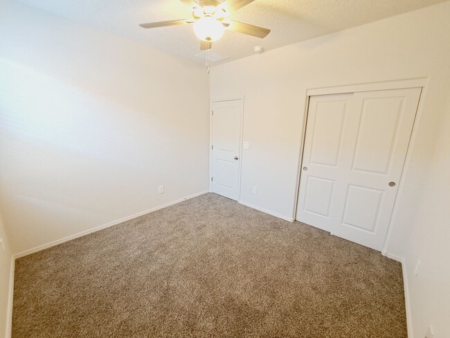 Building Photo - 3 bed 2 bath home in Huning Ranch!