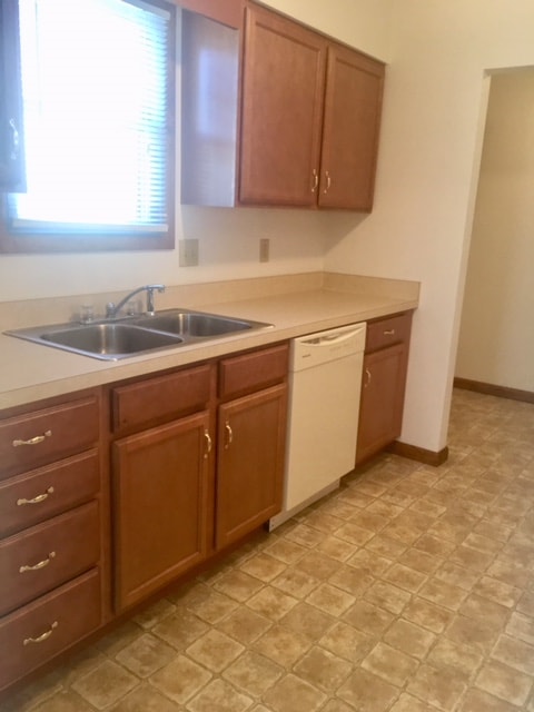 Building Photo - 1503 Blue Bonnet St