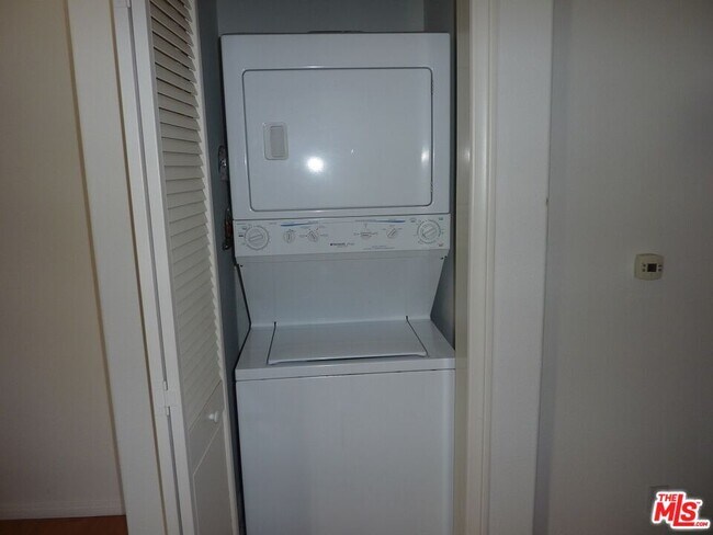 Building Photo - 1804 Camden Ave