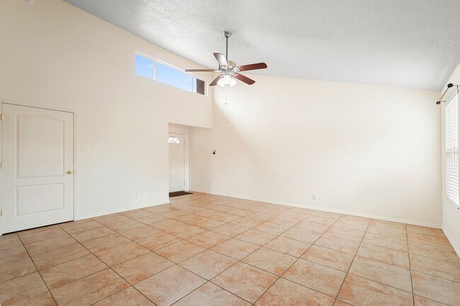 Building Photo - 270 Littler Dr SE