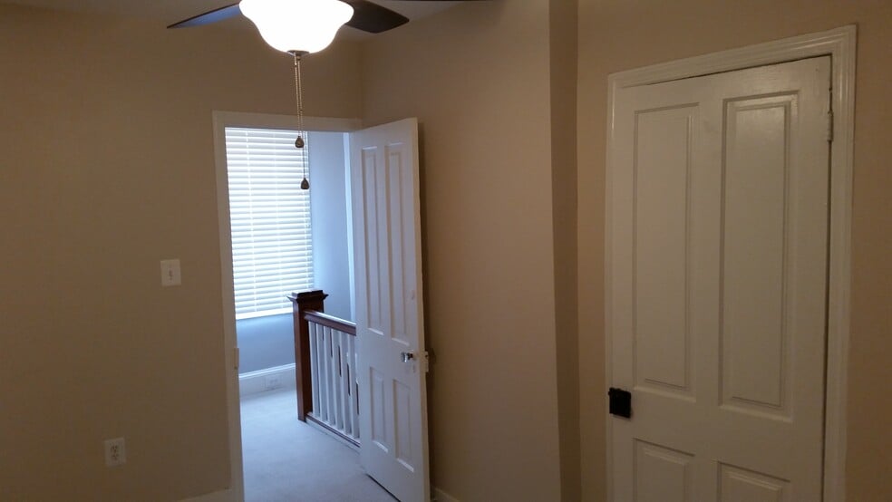 Building Photo - 315 S Bouldin St