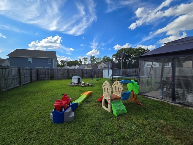 Building Photo - 1718 Smalls Dr