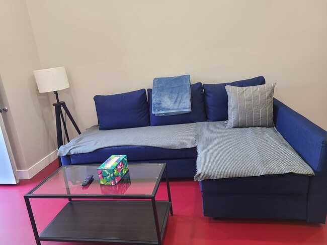 Building Photo - 2 bed 1 bath "fully furnished" monthly ADU...