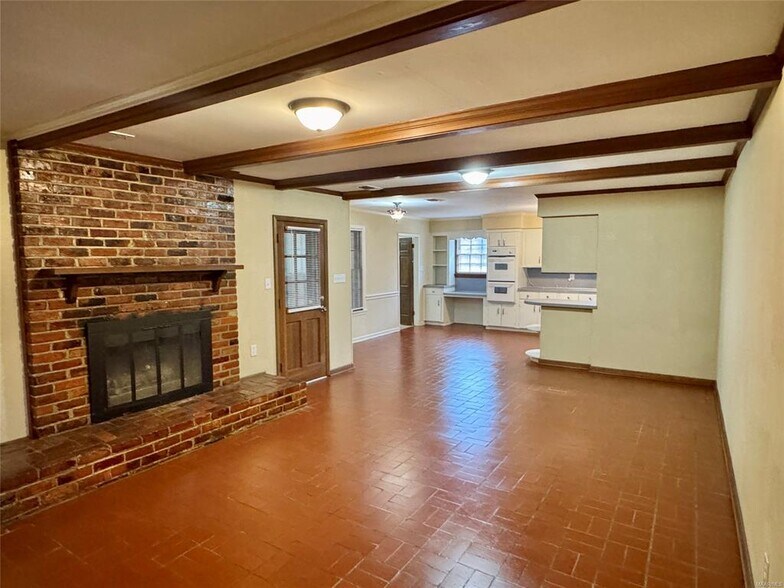 Building Photo - 2913 Sumter Ave