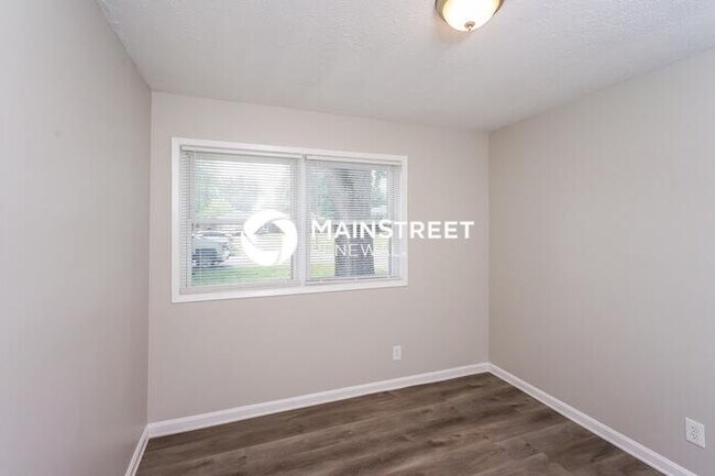 Building Photo - 3 Bedroom Pet-Friendly Home in Louisville, KY with Main Street Renewal