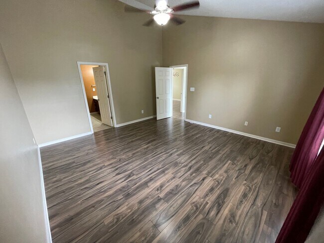 Building Photo - 10916 Collington Dr