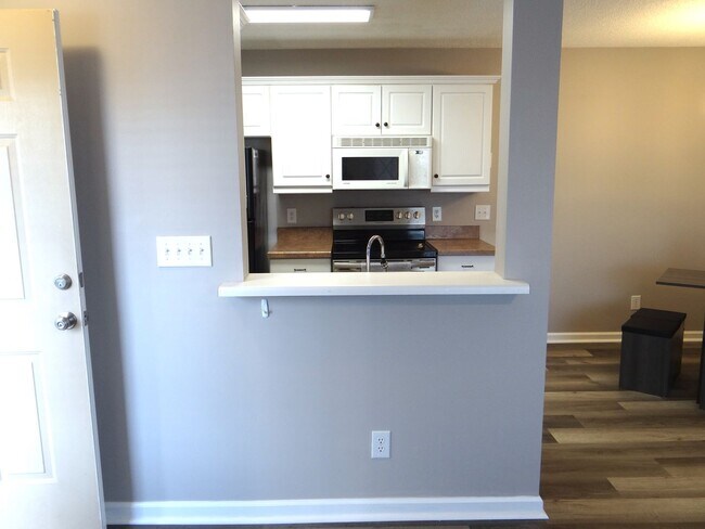 Building Photo - Long term ground floor rental