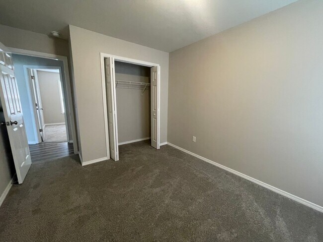 Building Photo - 139 Woodland Dr N