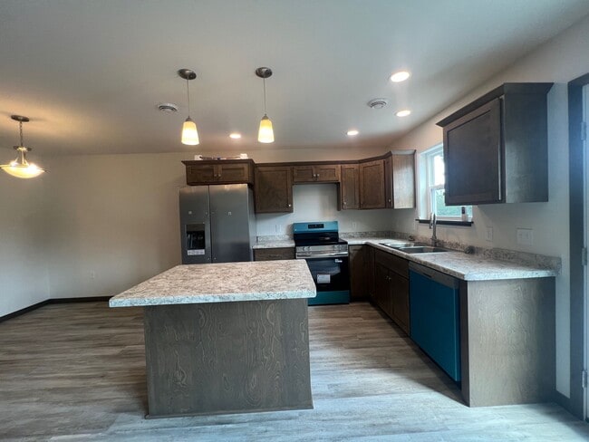 Building Photo - 1610 Eastside Cir