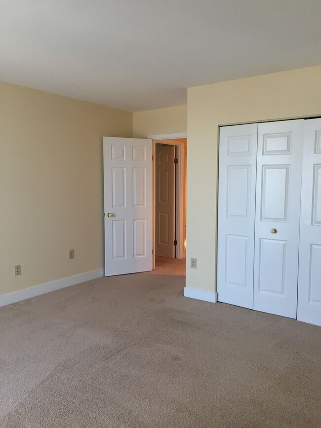 Building Photo - Downtown