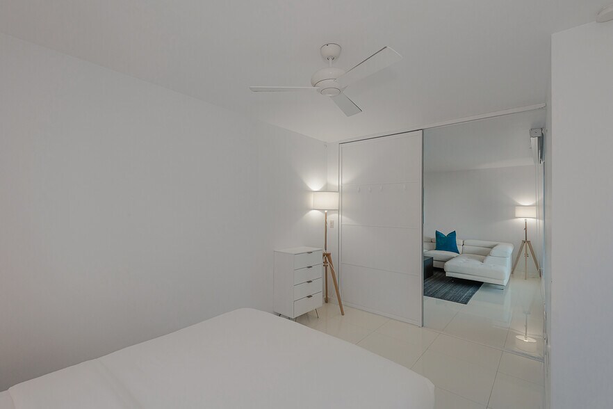 Building Photo - 2301 Collins Ave