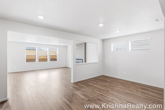 Building Photo - 5 BD | 3 BA | Brand New Construction | East Park Village | Salem Home!