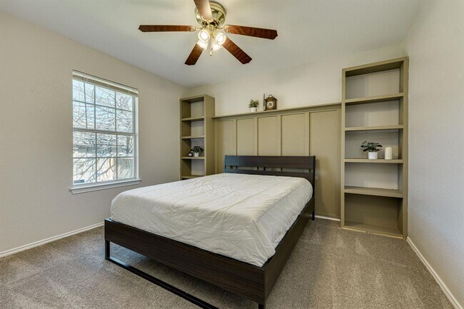 Building Photo - 1128 Overlook Way
