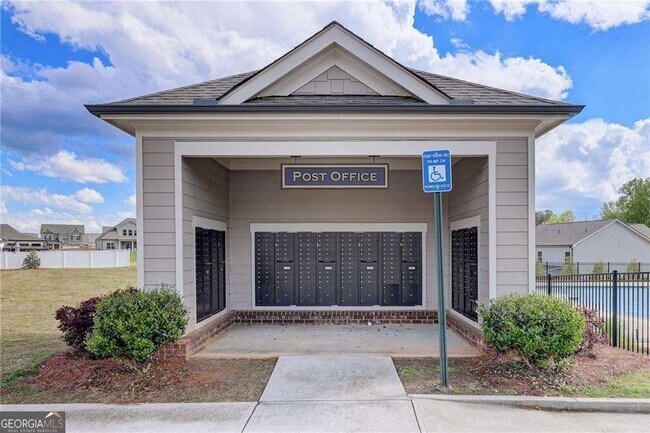 Building Photo - 4675 Silver Oak Dr SW