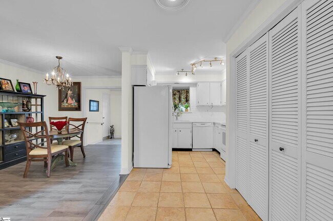 Building Photo - 925 Cleveland St