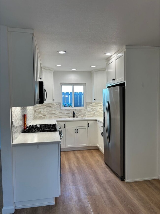 Building Photo - 2 Bedroom 1 Bath Move In Ready in Beautiful Sierra Bonita 55+ Community