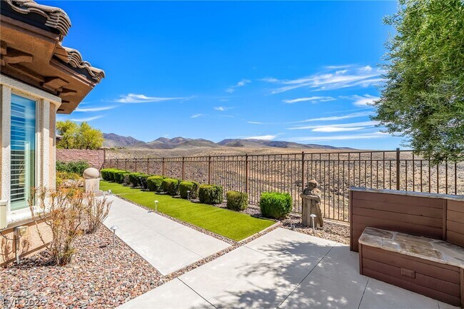 Building Photo - 2501 Luberon Dr