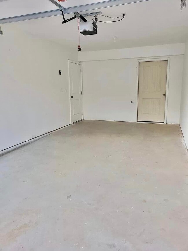 Building Photo - 891 W Gay St