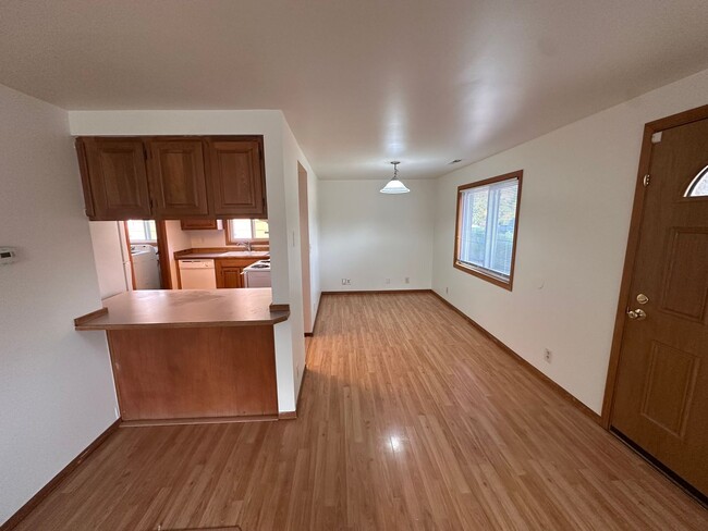Building Photo - SeaTac rambler ready for its next residents!