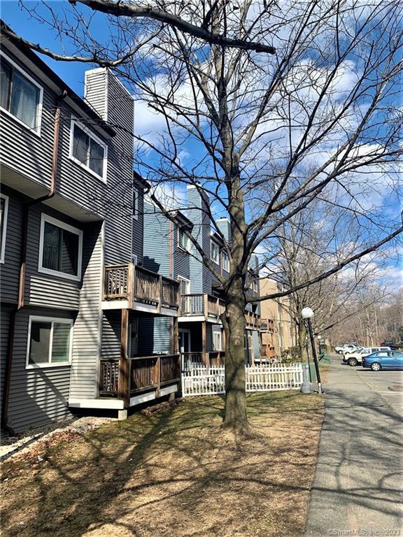 Building Photo - 14 Newtown Rd