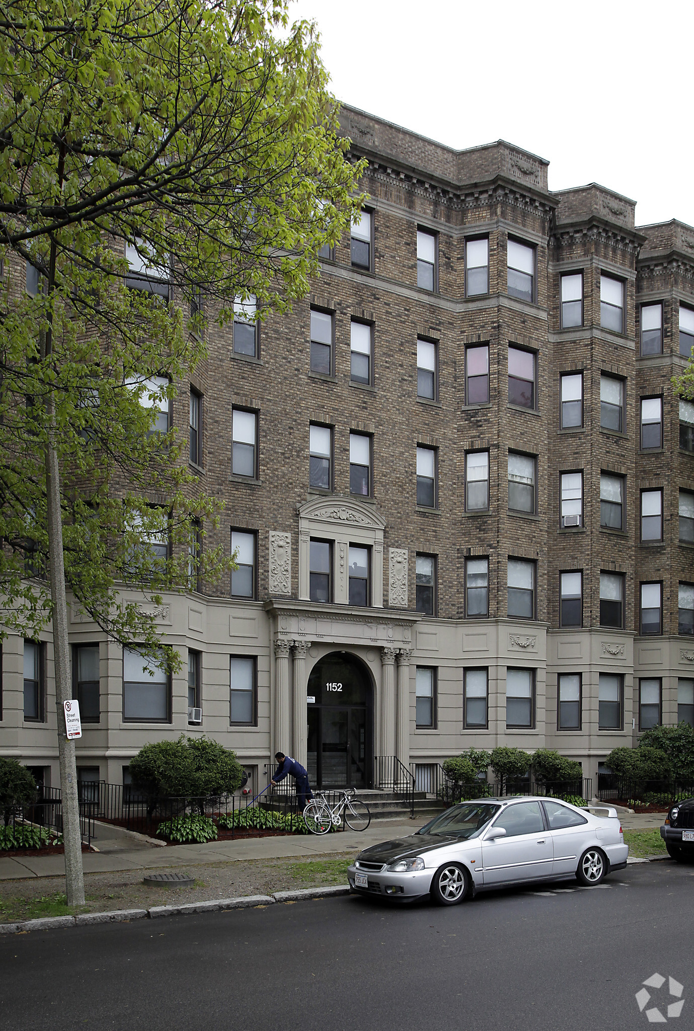 Building Photo - Commonwealth Apartments