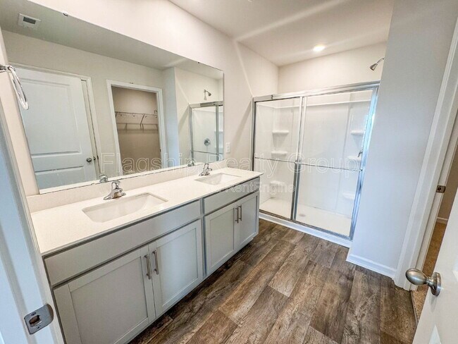 Building Photo - 2136 Montalvan Dr