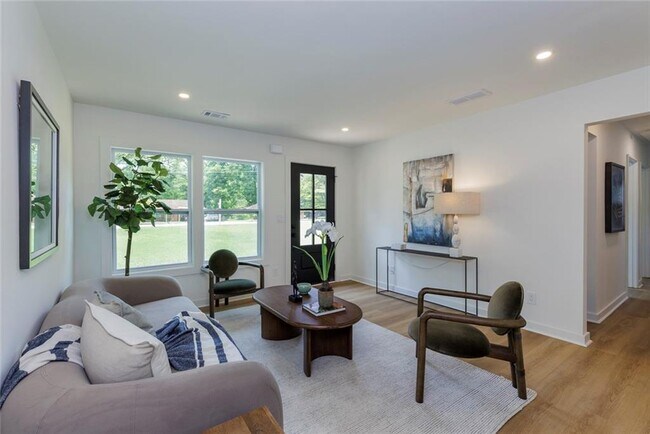 Building Photo - 3026 Brook Dr