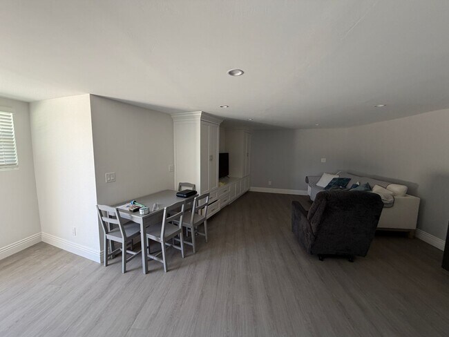 Building Photo - 3 bedroom house with amazing views