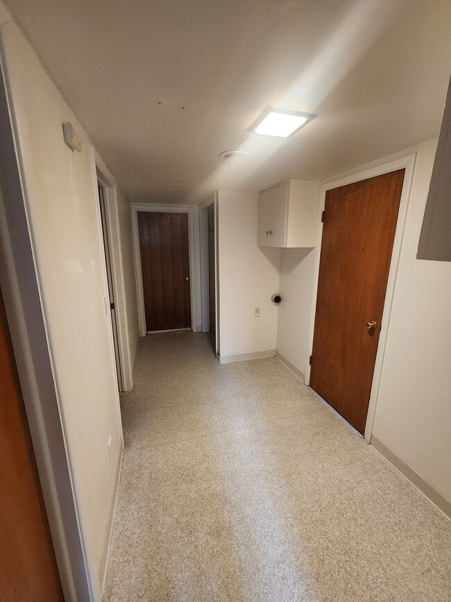 Building Photo - 463-465 SW State Street