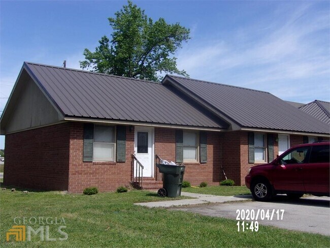 Primary Photo - 110 Lanier Dr