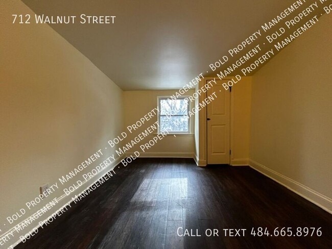 Building Photo - 712 Walnut St