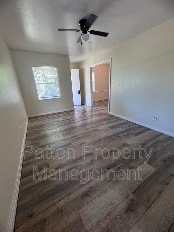 Building Photo - 109 S Palo Duro St