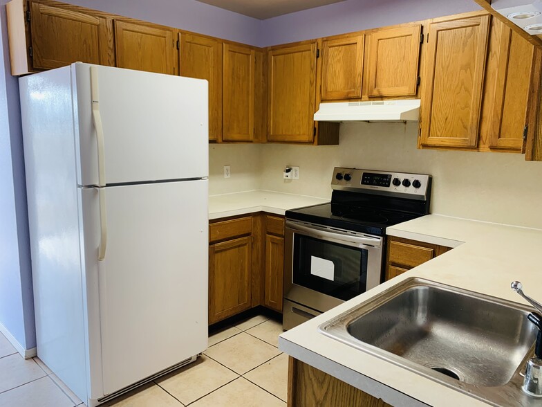 Building Photo - 917 E Mimosa Pl