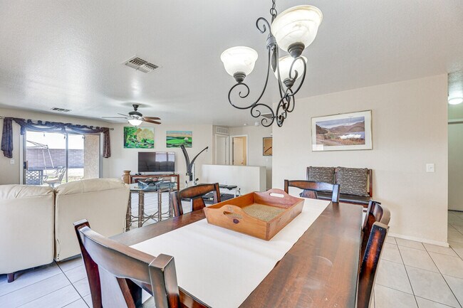 Building Photo - 1836 N Parkside Ln