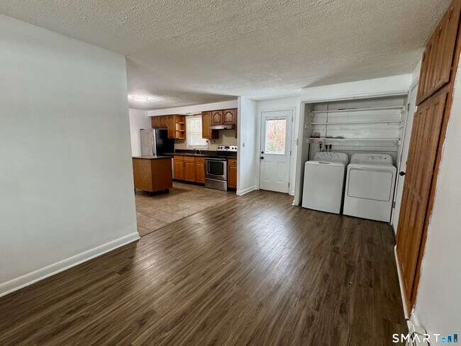 Building Photo - 12 Nutmeg Dr