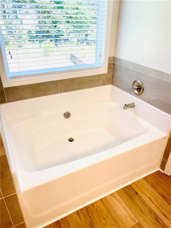 Building Photo - 3030 Westgate Park Dr