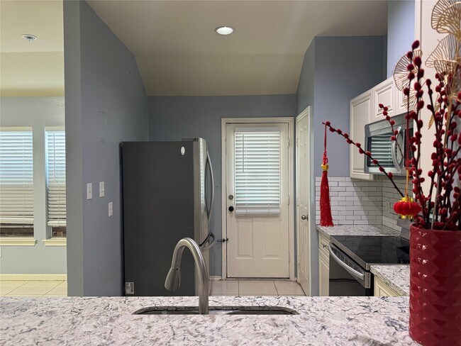 Building Photo - 12746 Wisteria Park Dr