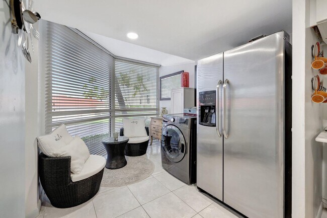 Building Photo - 3870 N Hwy A1A