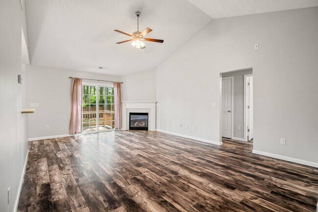 Building Photo - 2099 Yacht Club Rd