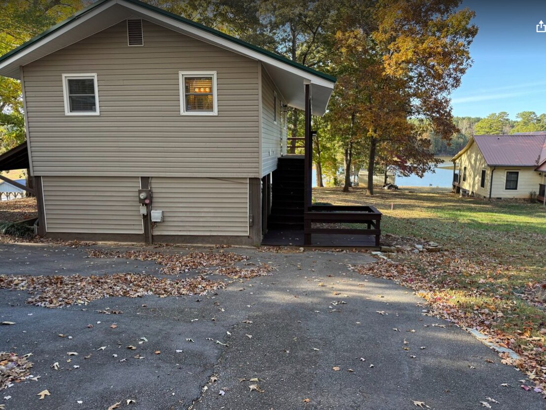 Building Photo - 3058 Bass Dr