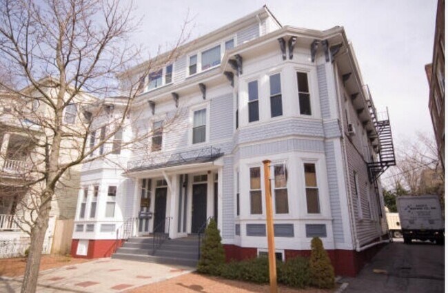 Building Photo - 140 Huron Ave